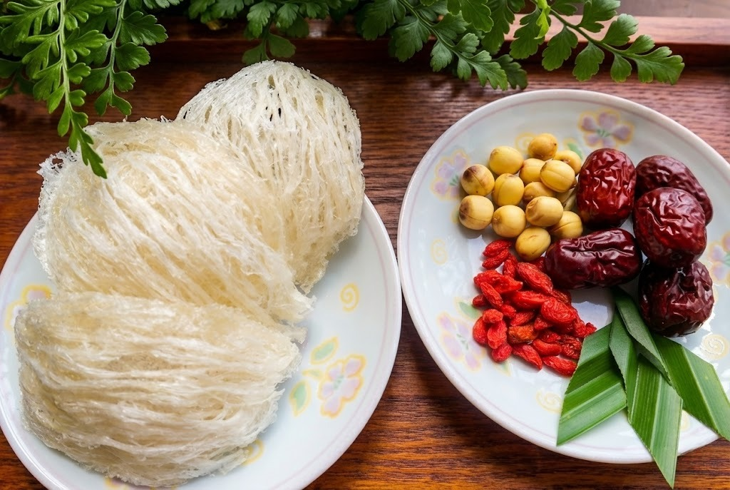 Phân biệt yến thật yến giả